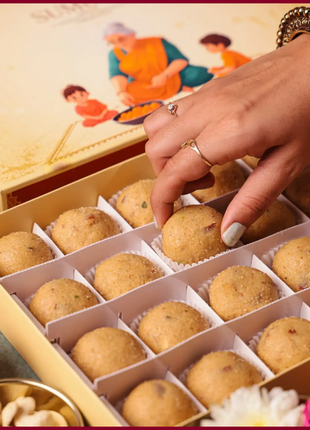 Gond Laddoo